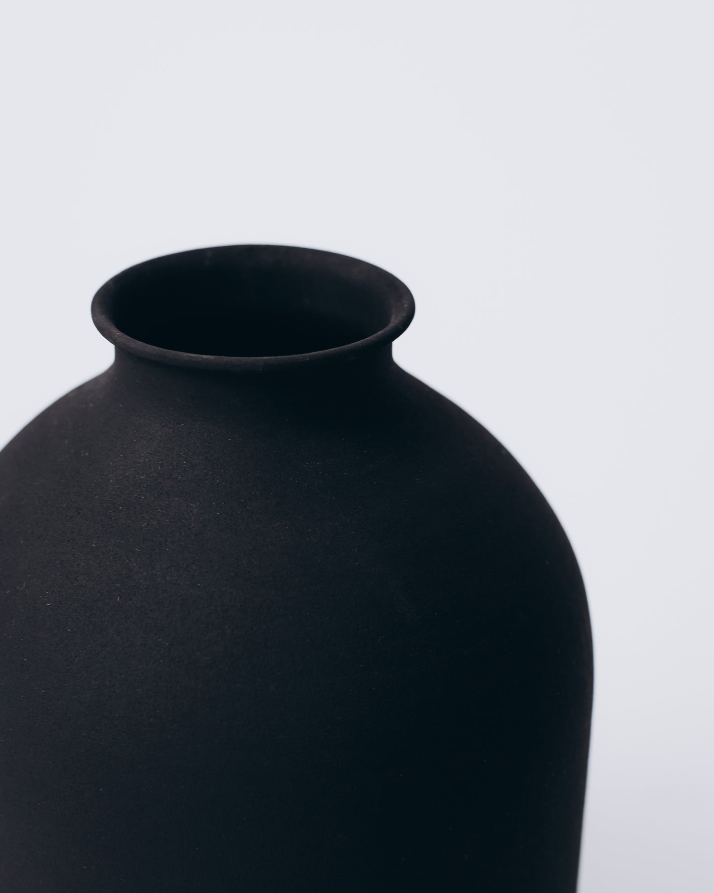 Arlo Iron Vase - Matt Black